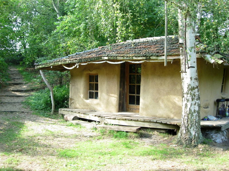 Maison mûrs en paille